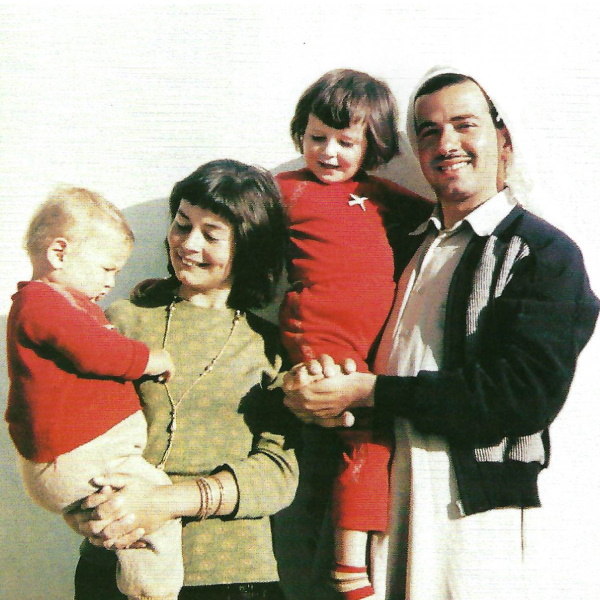Baba Oud & Mama Ouda + Kids on Failaka